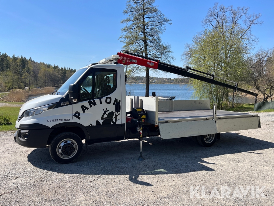 Pickup Iveco 35C18 med kran