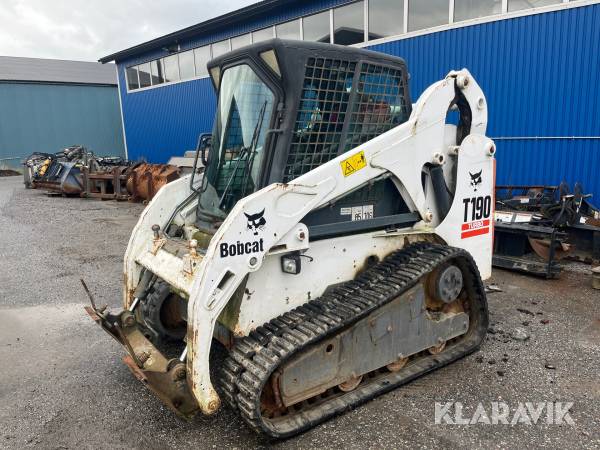 Kompaktlastare Bobcat T190 med skopa och gafflar