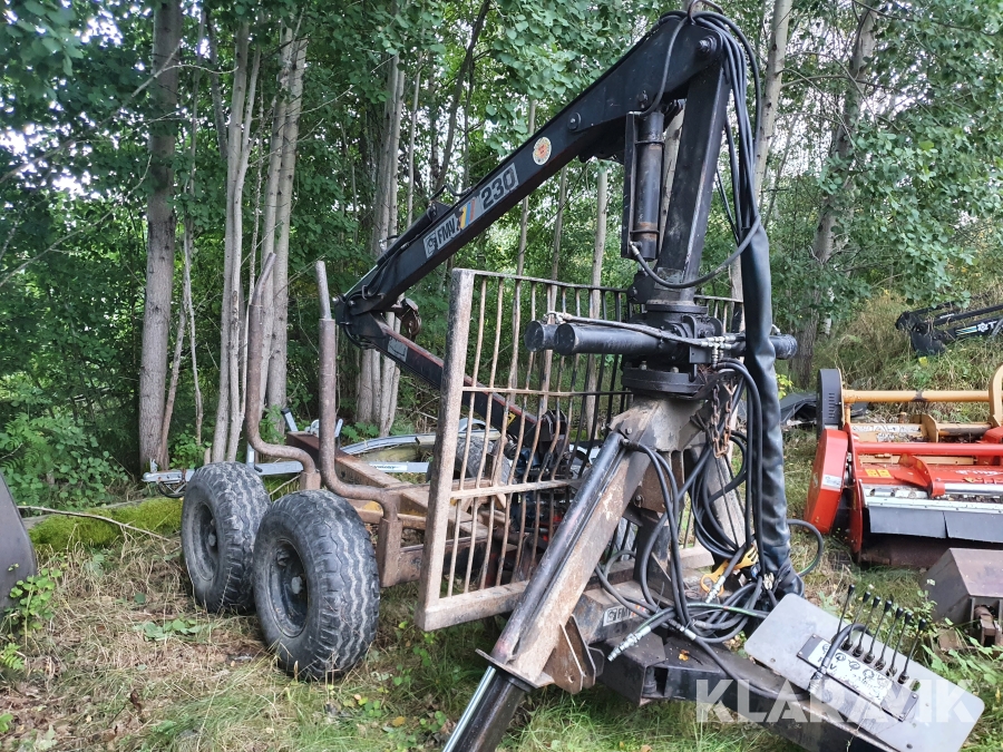 Skogsvagn FMV 230 med kran 