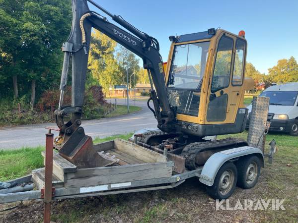 Grävmaskin Volvo EC20B med maskinsläp