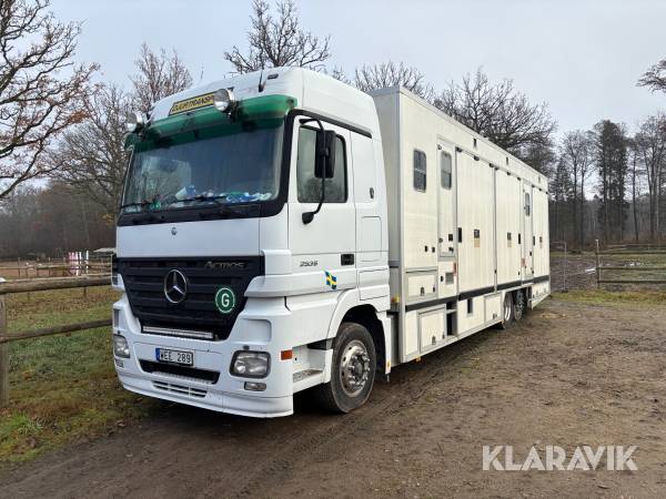 Hästlastbil Mercedes-Benz Actros 2536