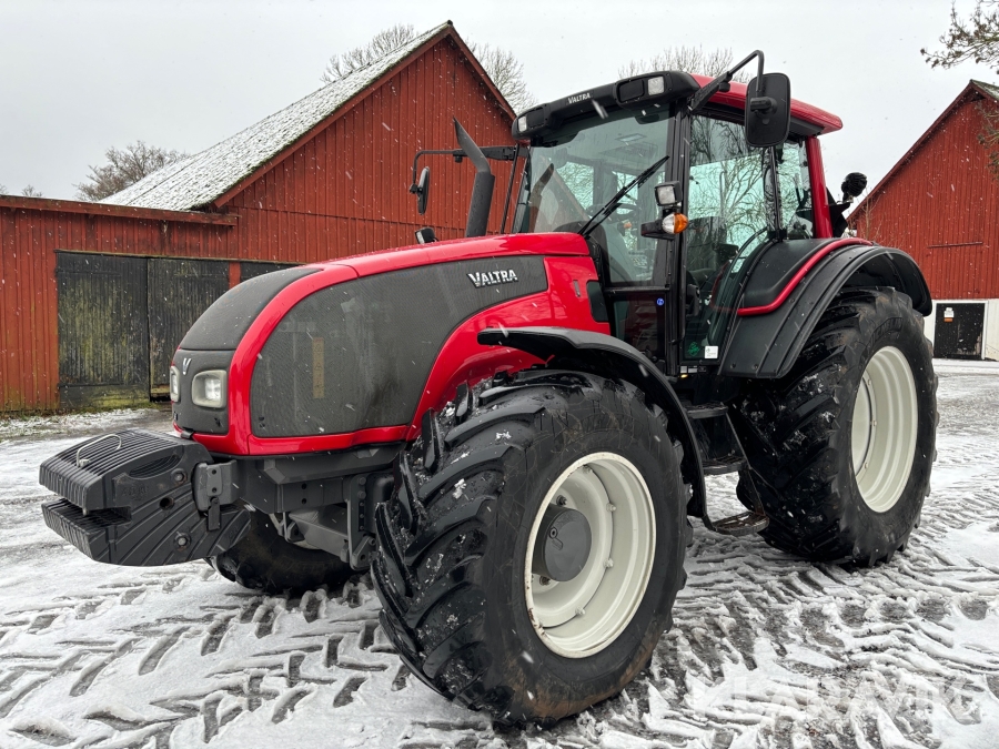 Traktor Valtra T151E-HT
