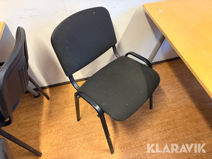 Bord och stolar till personalrum