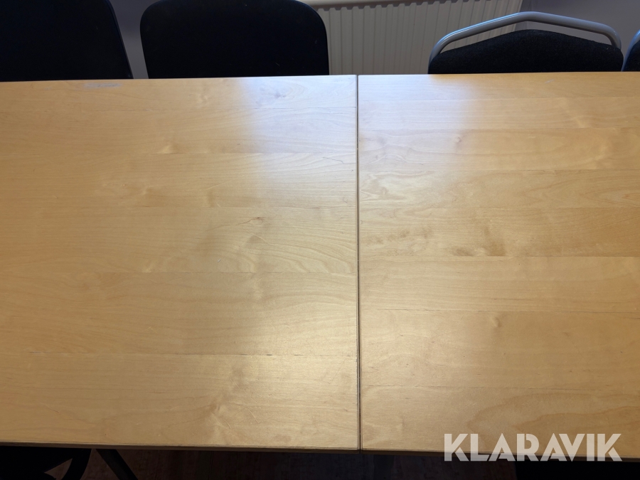 Bord och stolar till personalrum