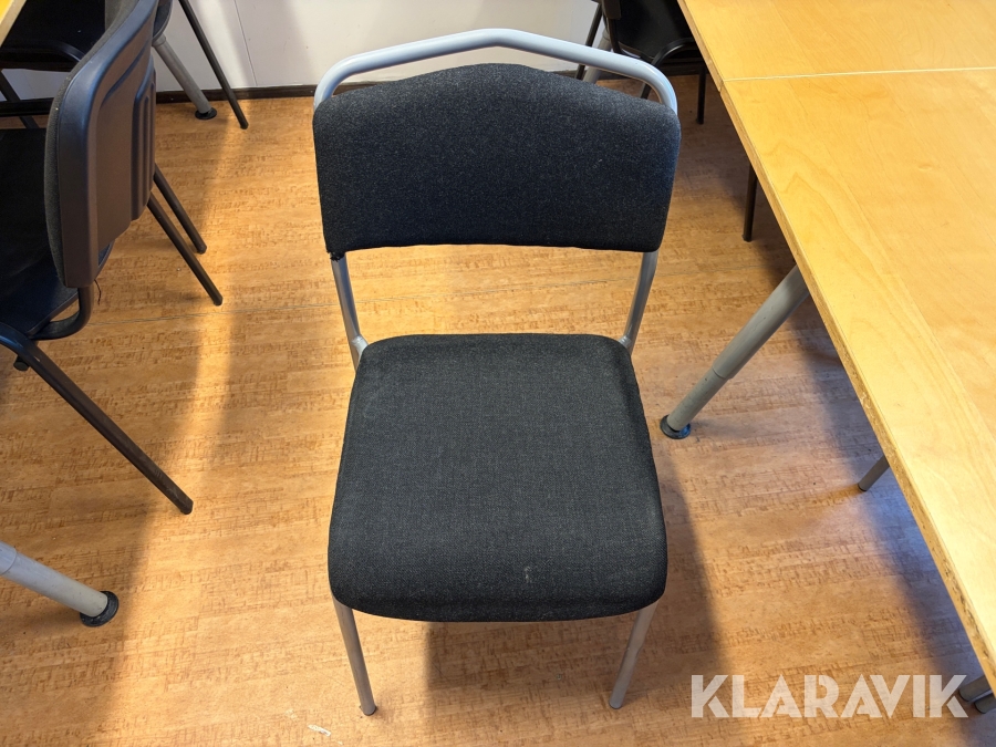 Bord och stolar till personalrum