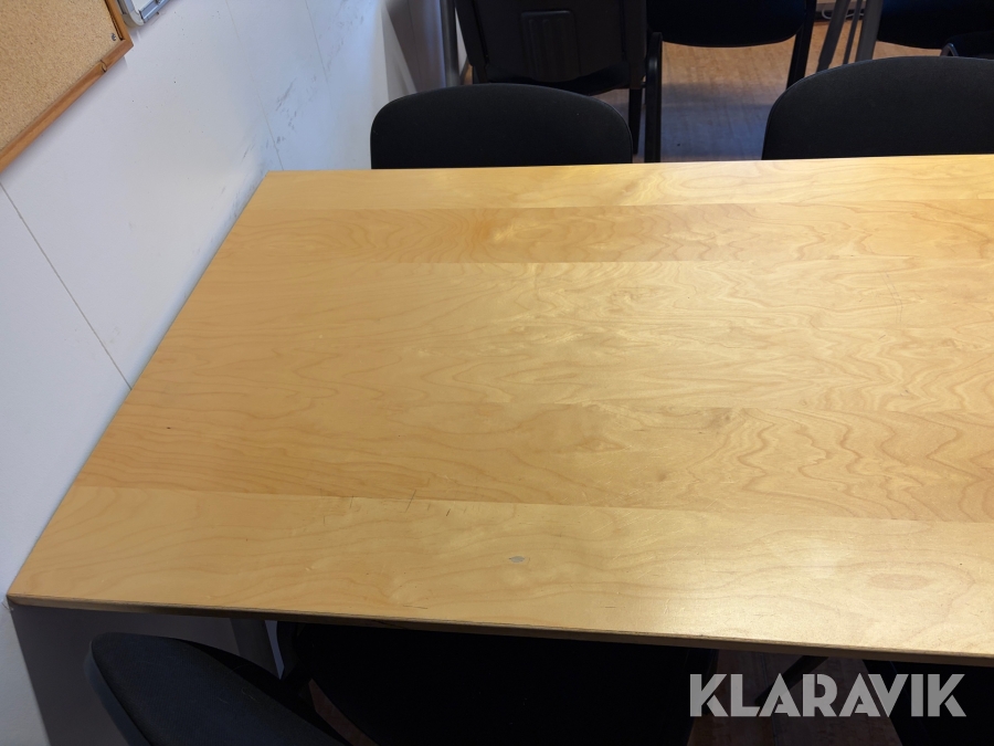 Bord och stolar till personalrum