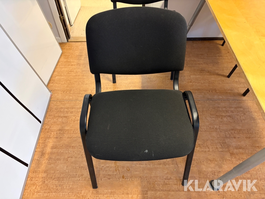 Bord och stolar till personalrum