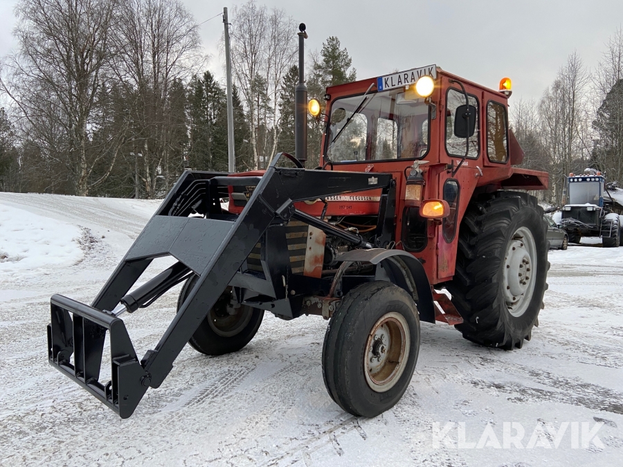 Traktor Massey Ferguson 165 Multipower med skopor och snökedjor