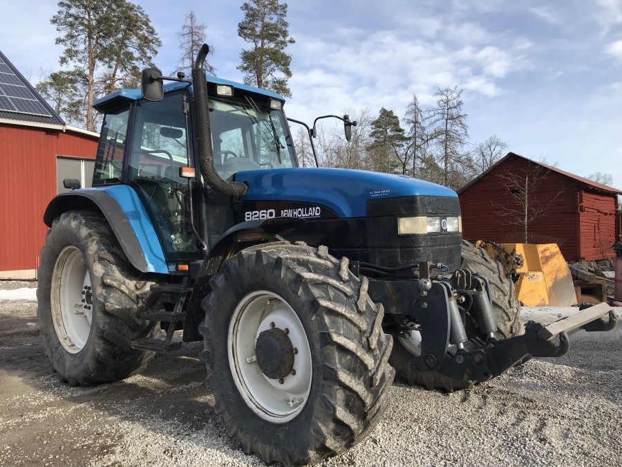 New Holland 8260 Turbo 4WD Traktor med frontlyft