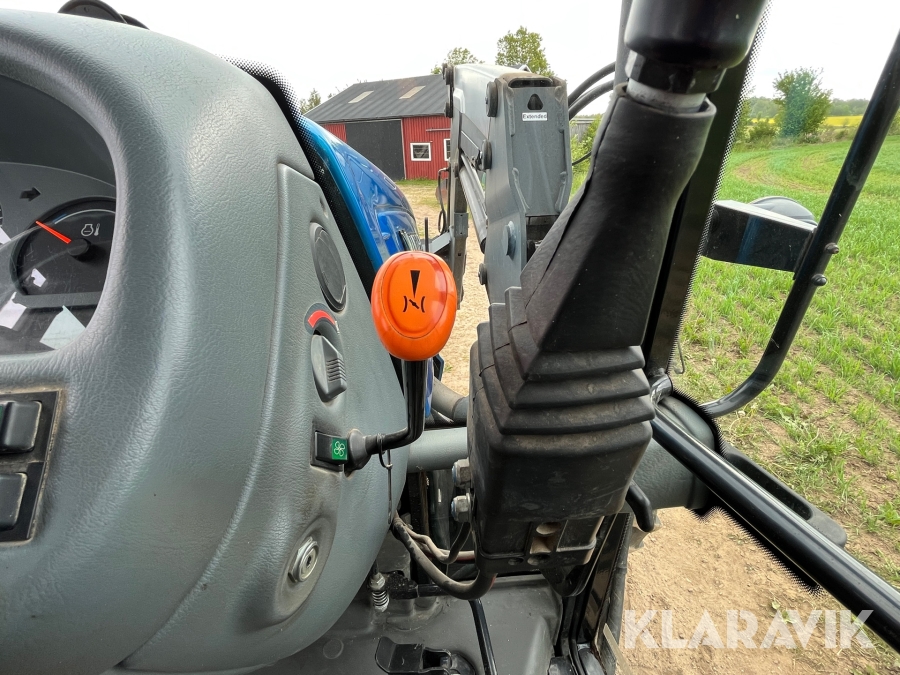 Traktor Valtra A72 med frontlastate
