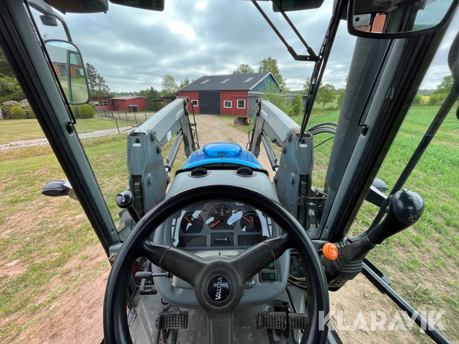 Traktor Valtra A72 med frontlastate