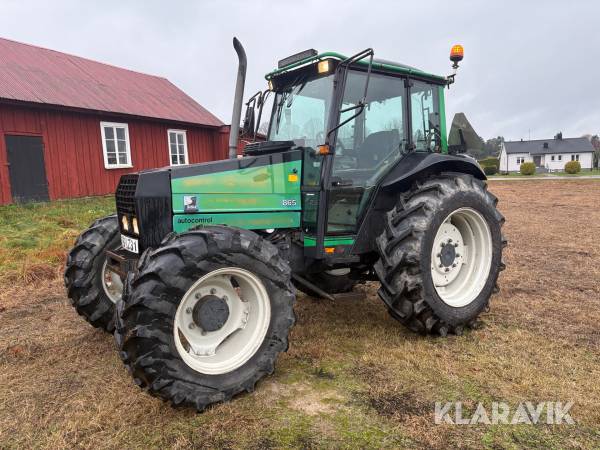 Traktor Valmet Sisu 865 autocontrol med skogsvagn