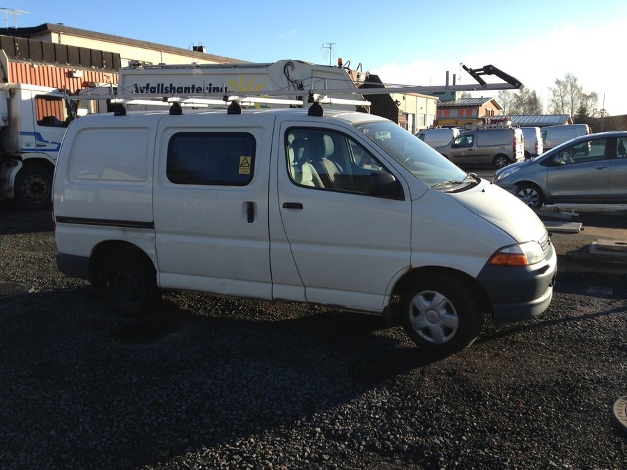 TOYOTA HIACE CITY BENSIN skåpbil transportbil servicebil NYBESIKTIGAD
