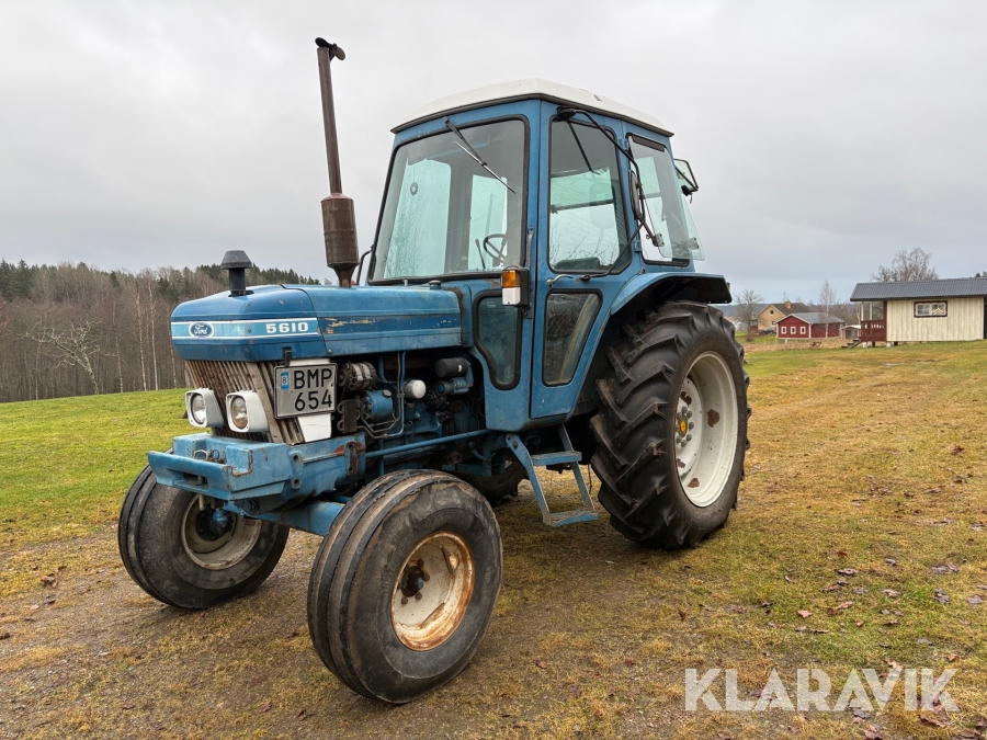 Traktor Ford 5610