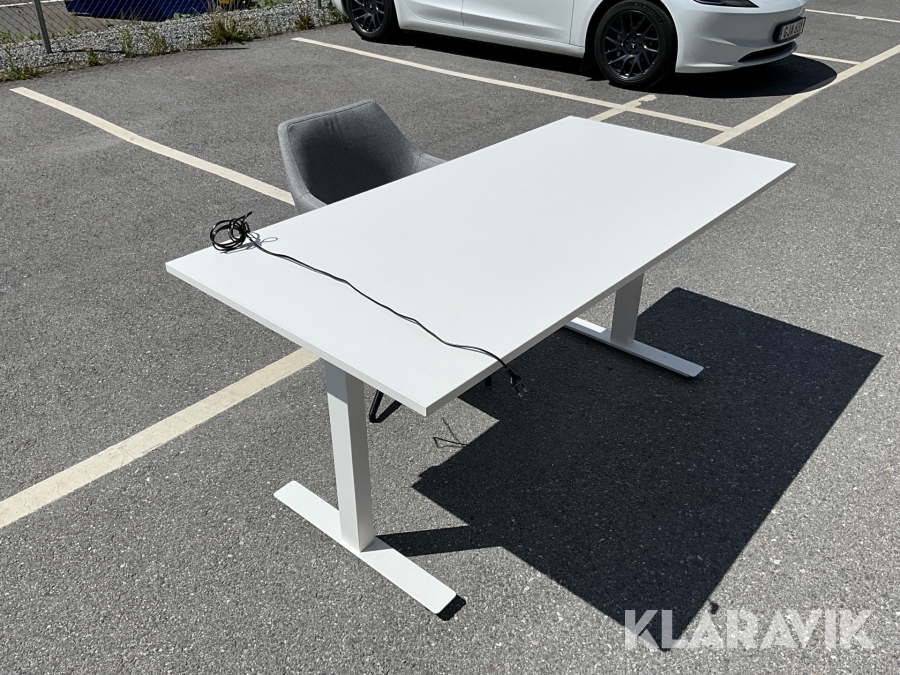 Skrivbord höj och sänkbart med stol