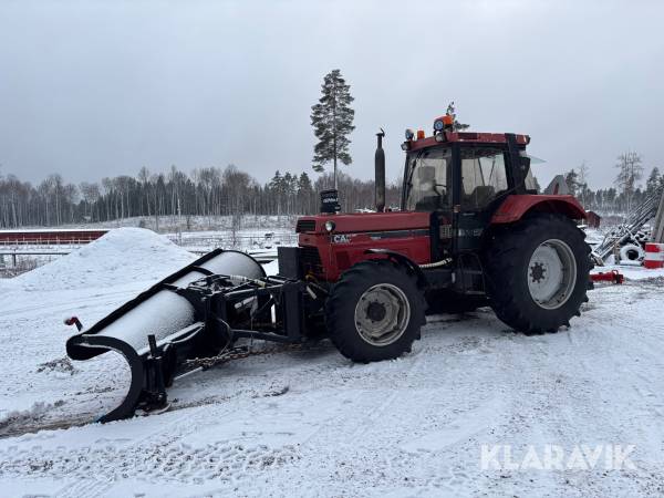 Plogtraktor Case 1255XL med snöplog och sidovinge