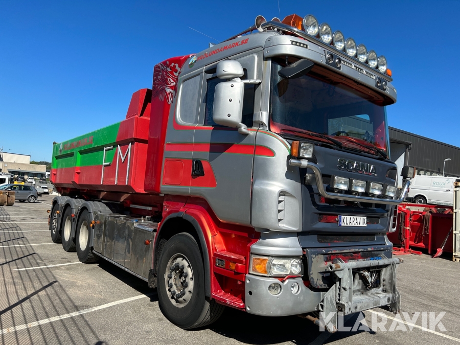 Lastväxlare Scania R500 8x4 med flak Euro 6