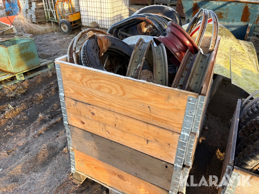 Parti med Diverse fälgar till veteran-mc