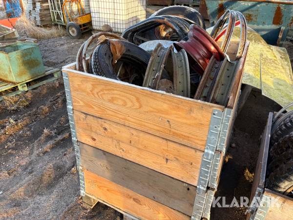 Parti med Diverse fälgar till veteran-mc