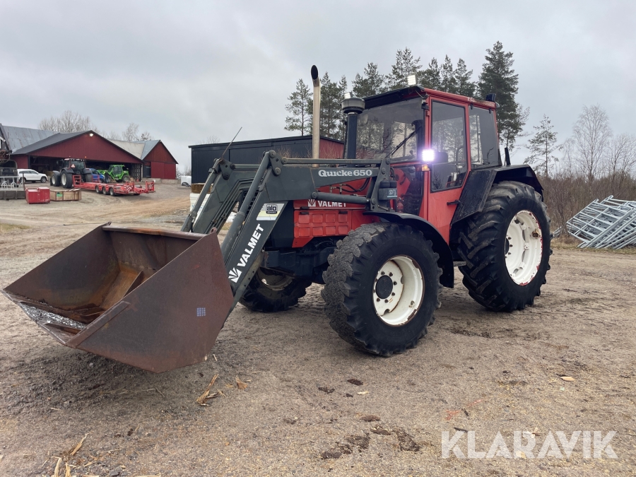 Traktor Valmet 805-4 med frontlastare