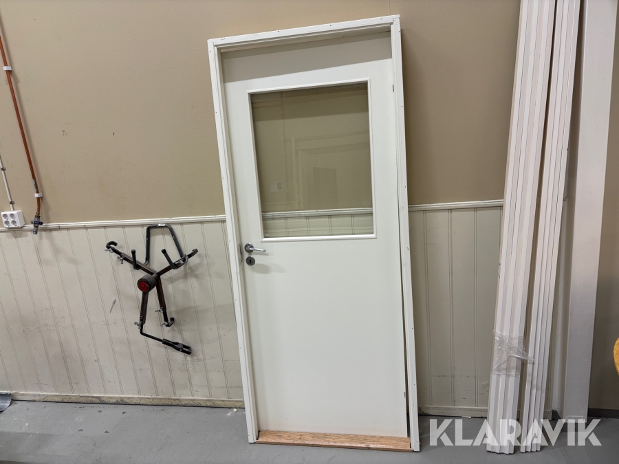 Innerdörrar med tillhörande karmar - 3st  9x21