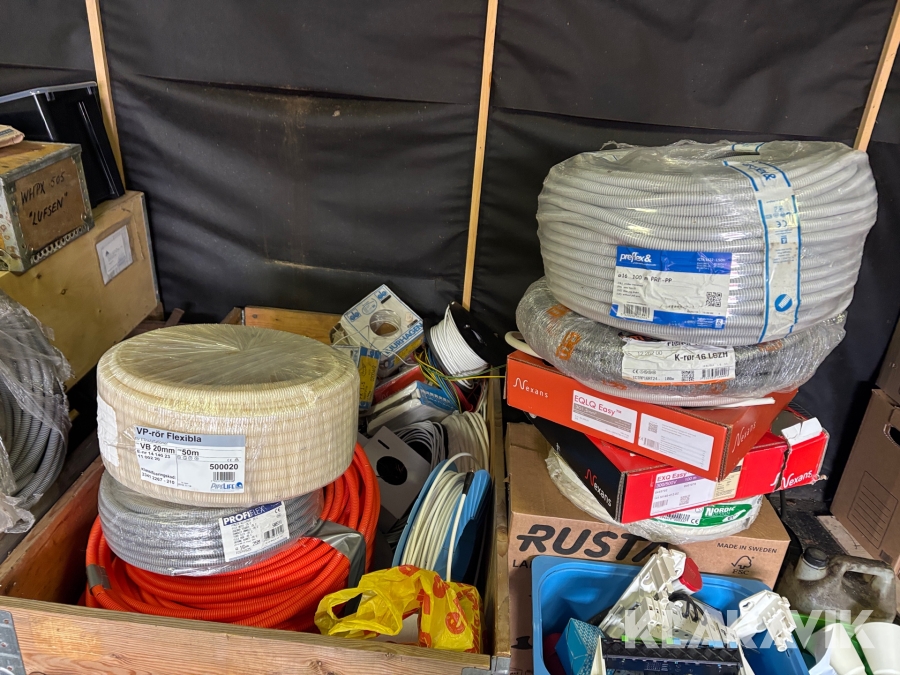 Pall med diverse kabel och slang Nexans / Ericsson olika storlekar