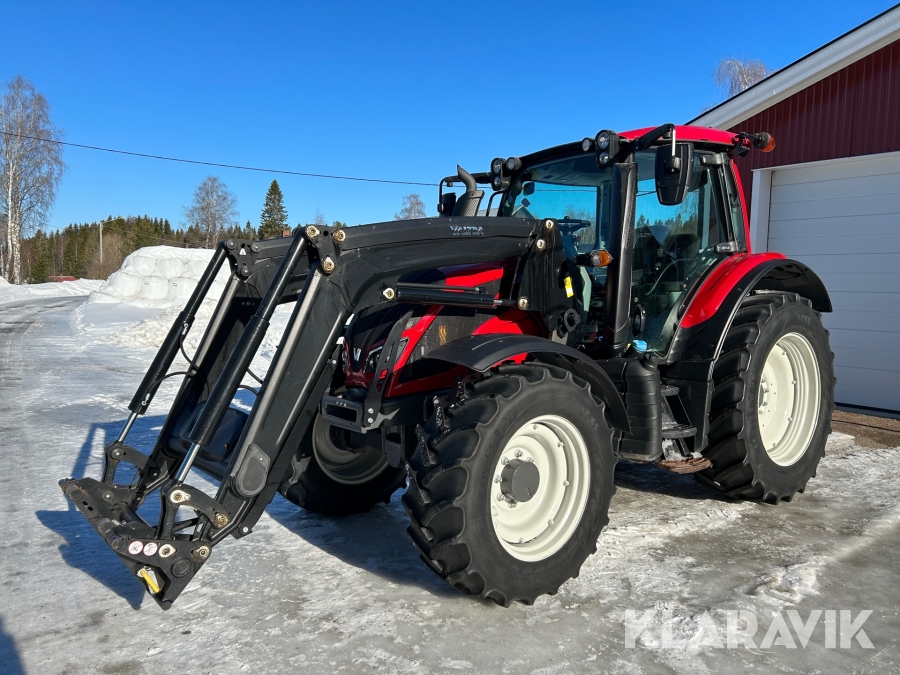 Traktor Valtra N104 med lastare