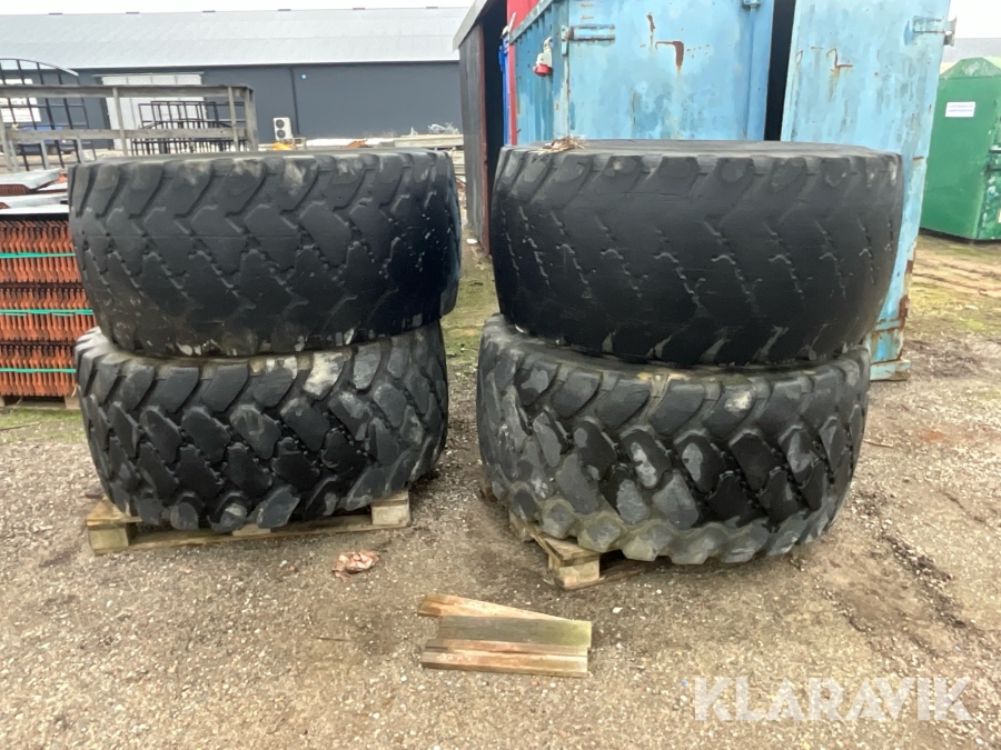 Entreprenaddäck med fälg Bridgestone 650/65 R25 4 st