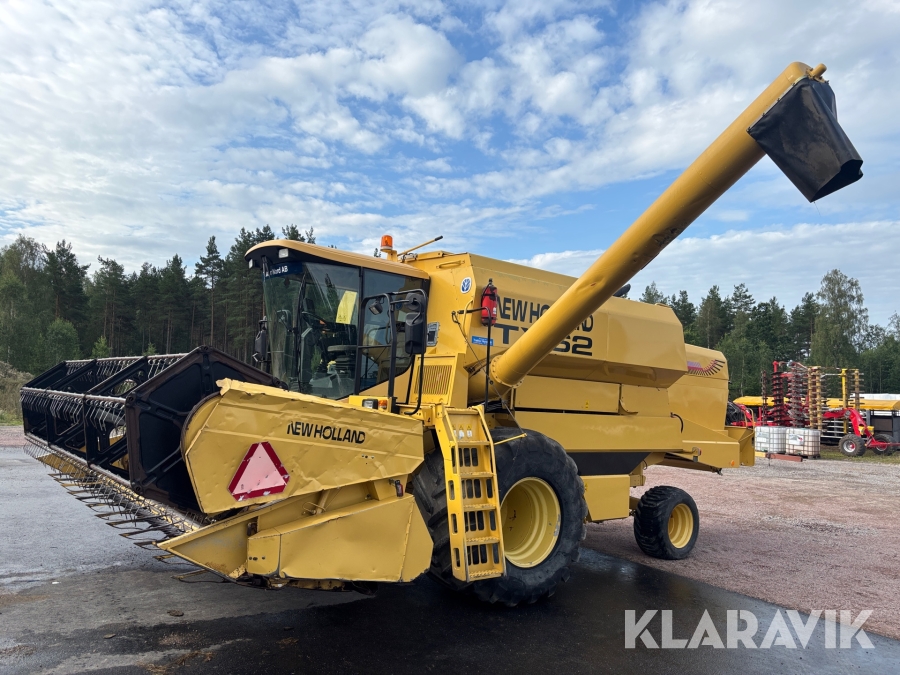 Skördetröska New Holland TX62