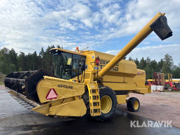 Skördetröska New Holland TX62