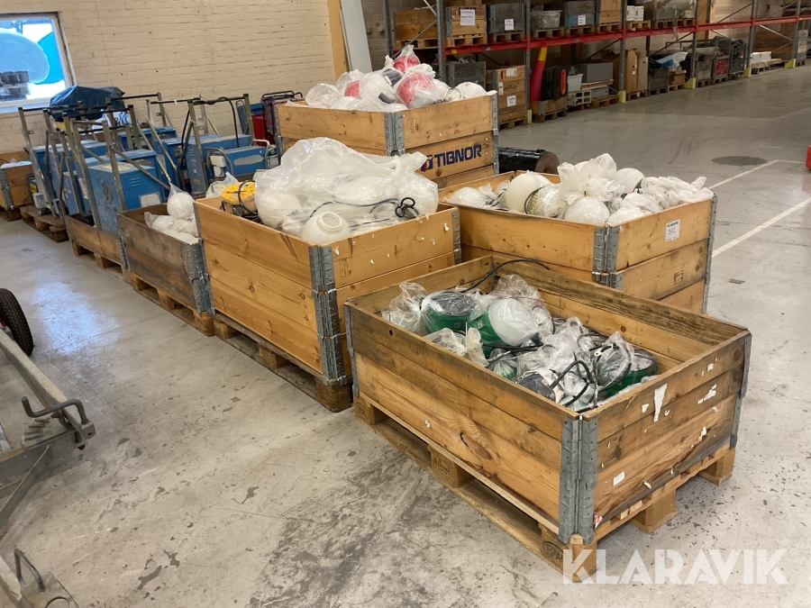 Parti med byggbelysning och elcentraler El-björn BT 948 AP  och BT 348