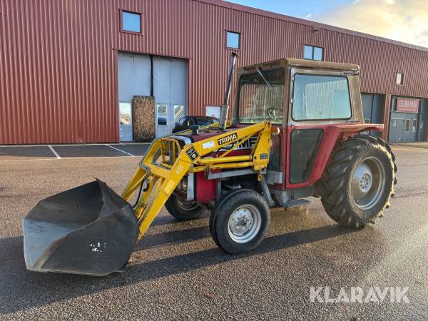 Traktor Massey Ferguson 550 med lastare + redskap