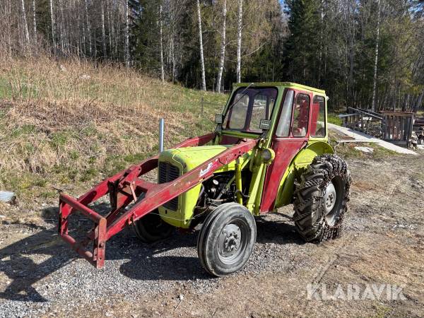 Veterantraktor Massey Ferguson 35 med slunga & redskap
