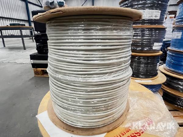 Parti med patchkabel Cat 5e SF/UTP. HF GRAU 500m