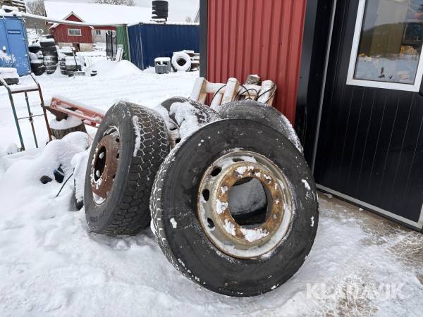 Däck på fälg 315 / 70 22,5 4st