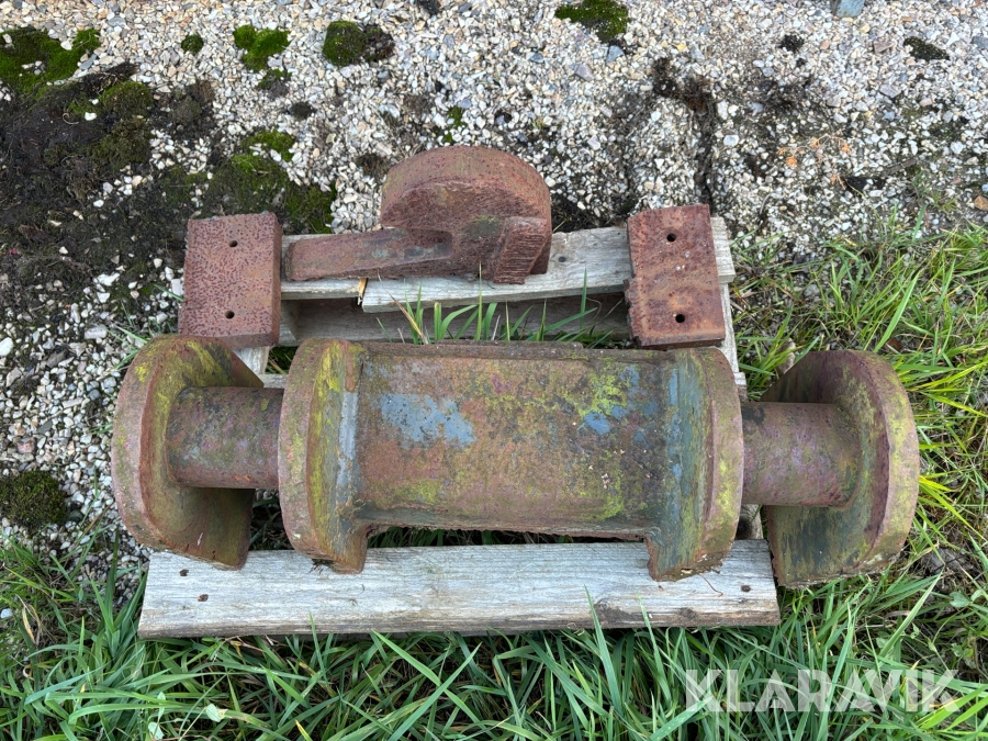 Grävmaskins fäste B27