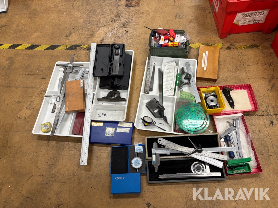 Parti med diverse mätinstrument