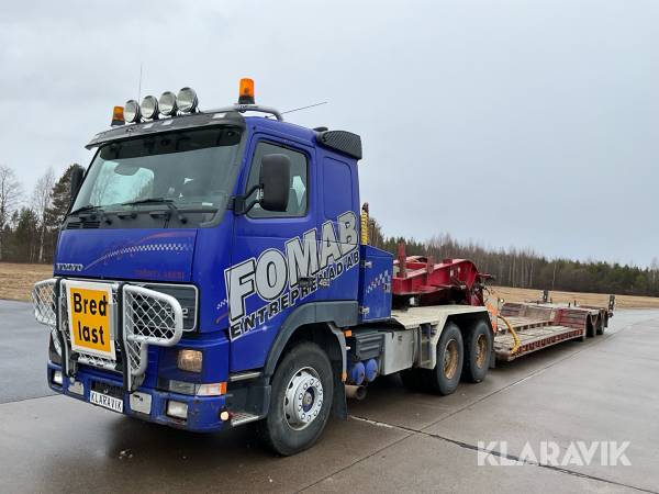 Tungdragare Volvo 460 med maskintrailer