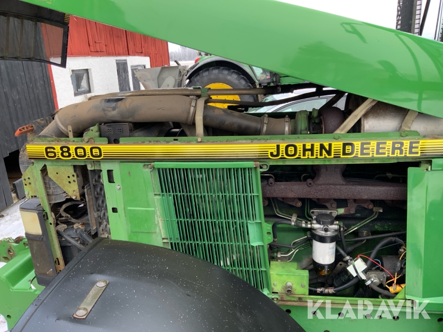 Traktor John Deere 6800