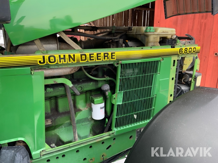 Traktor John Deere 6800