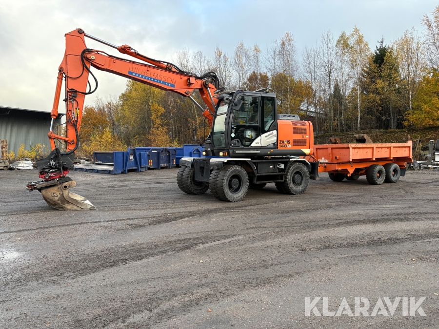 Grävmaskin Hitachi ZX140W-5B med kärra och redskap