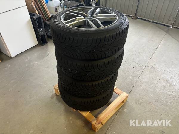 Vinterdäck 225/55 R18 Kumho Wintercraft aluminiumfälgar