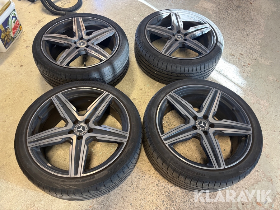 Sommardäck på aluminiumfälgar Mercedes-Benz V300 245/40R20