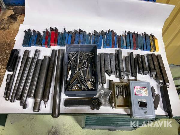 Diverse borr och verktyg för svarvning