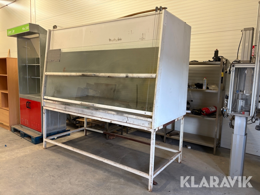 Dragskåp för lackering