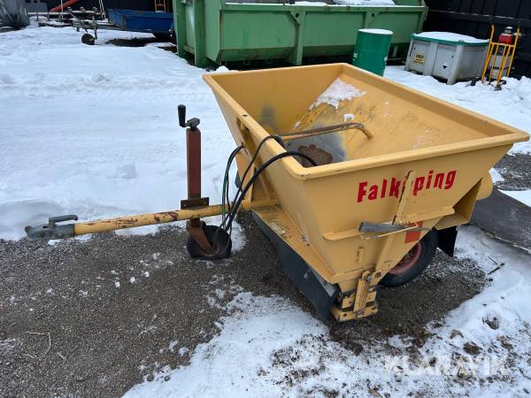 Sandspridare bogserande Falköping T-7 H