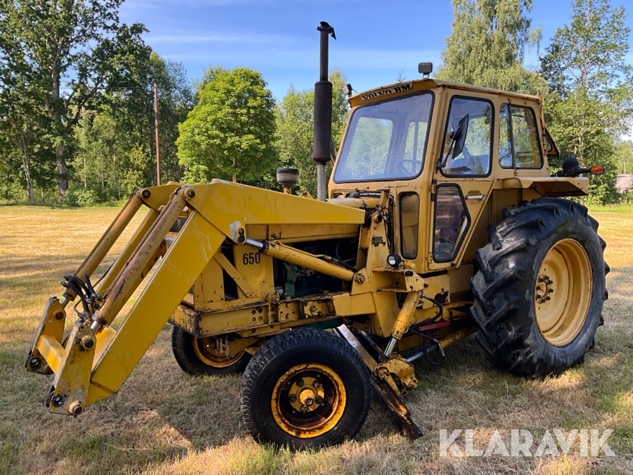 Traktor Volvo BM T 650 med lastare, väghyvel och redskap