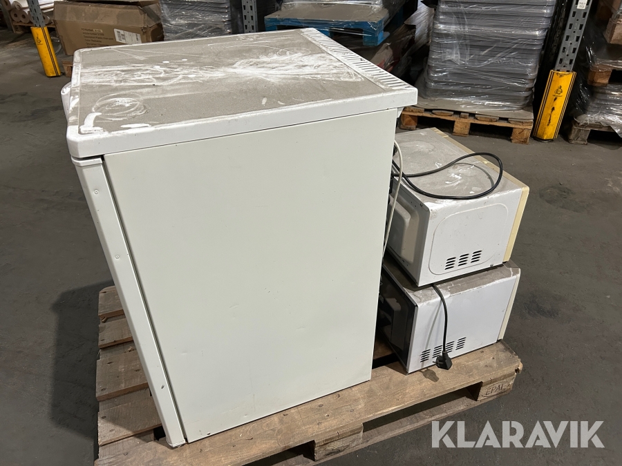 Kylskåp och 2 mikrovågsugnar Elektrolux