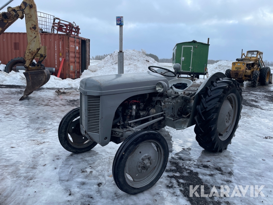 Traktor Massey Ferguson Grålle