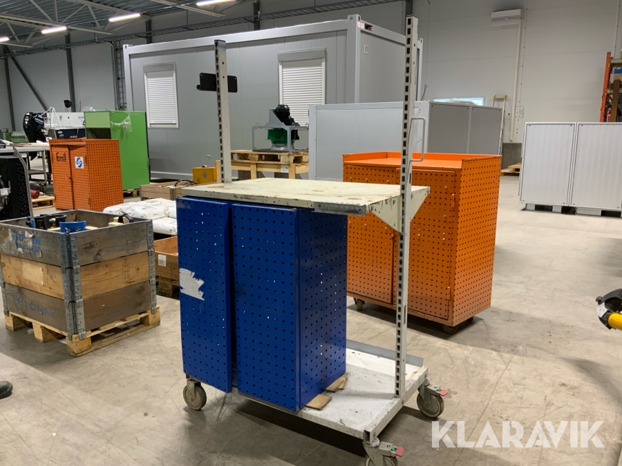 Verktygsskåp med stativ